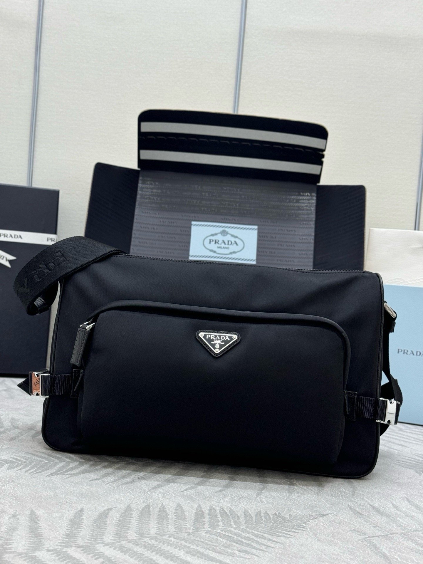 Prada VH191 Re-Nylon Saffiano Large New SeasonLargeMessenger Bag 001610
