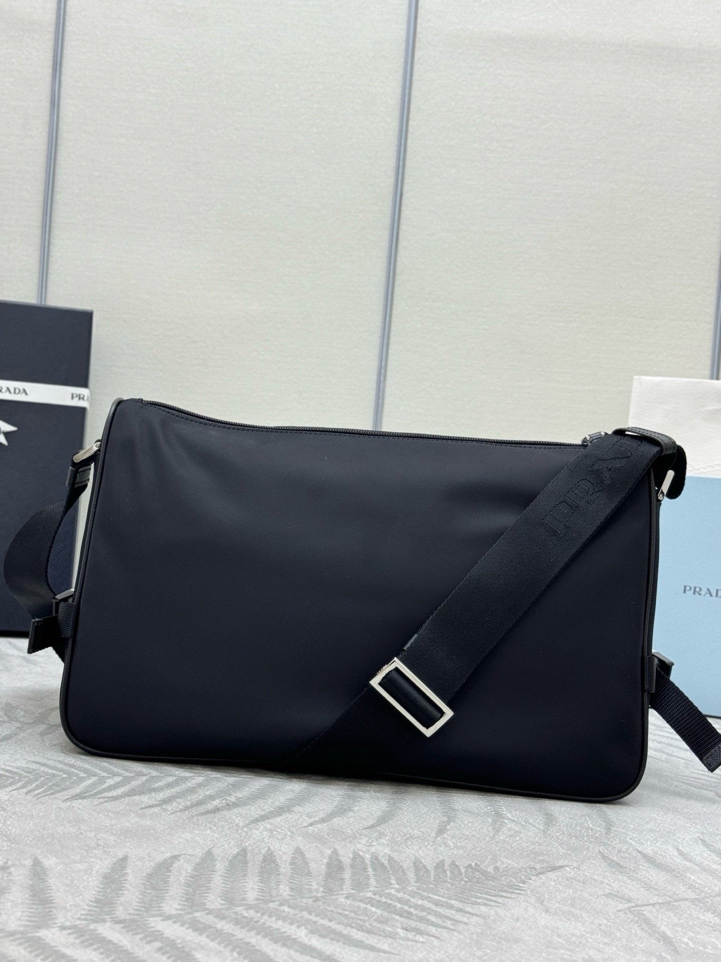Prada VH191 Re-Nylon Saffiano Large New SeasonLargeMessenger Bag 001610
