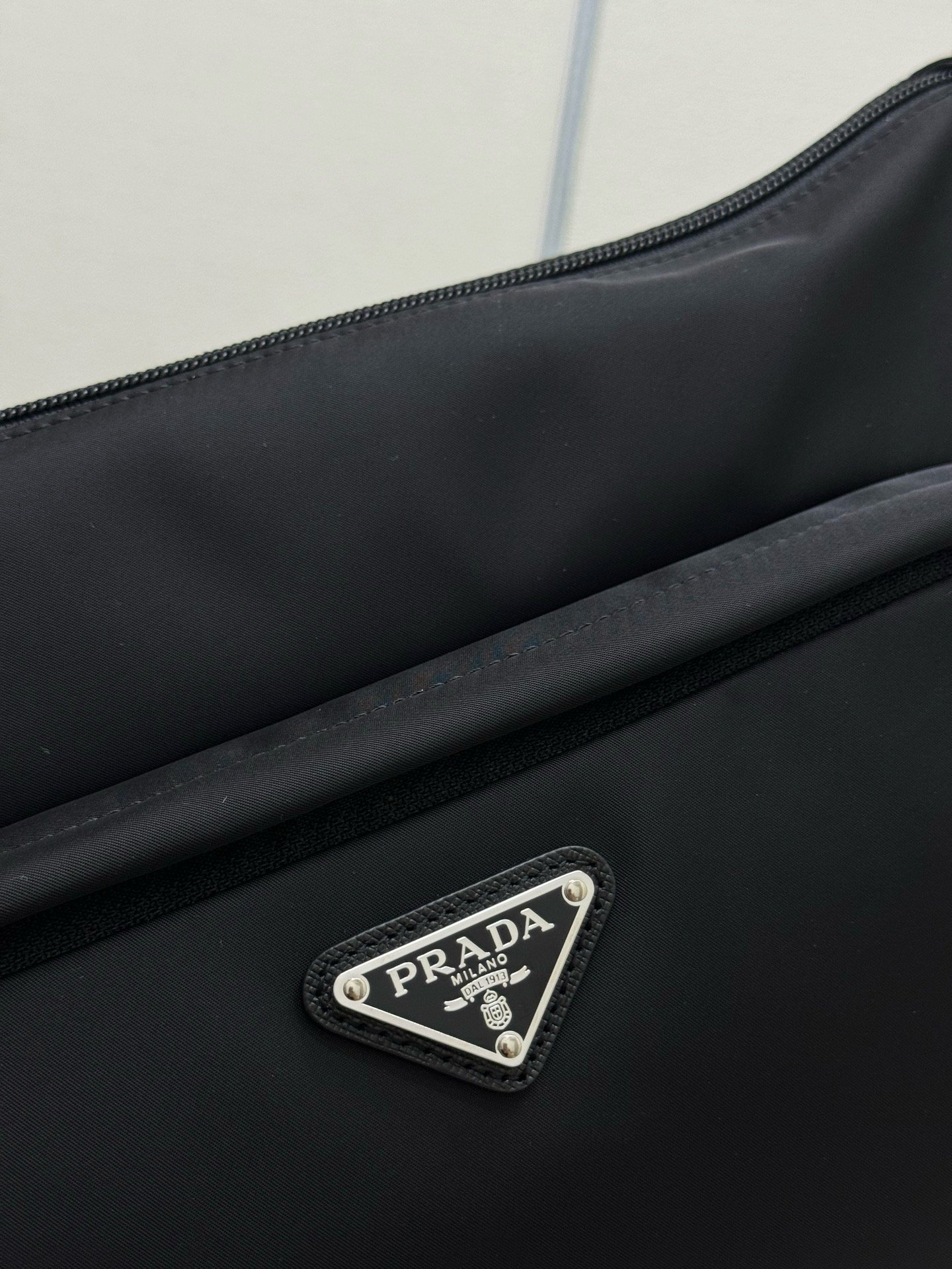 Prada VH191 Re-Nylon Saffiano Large New SeasonLargeMessenger Bag 001610
