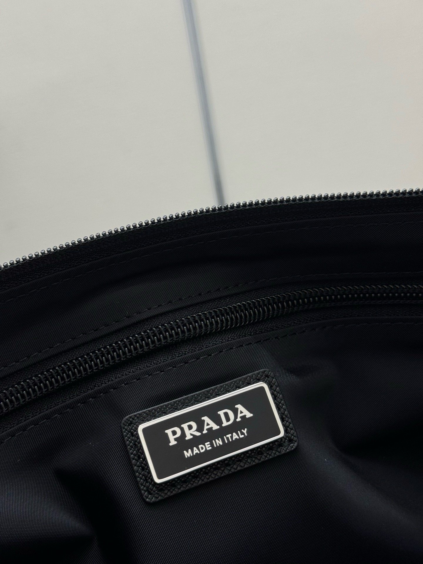 Prada VH191 Re-Nylon Saffiano Large New SeasonLargeMessenger Bag 001610