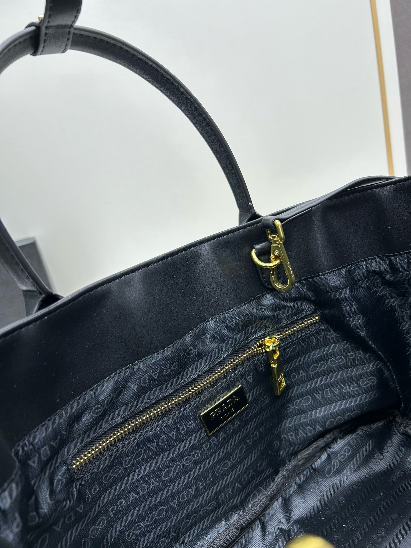 Prada New Season 001450