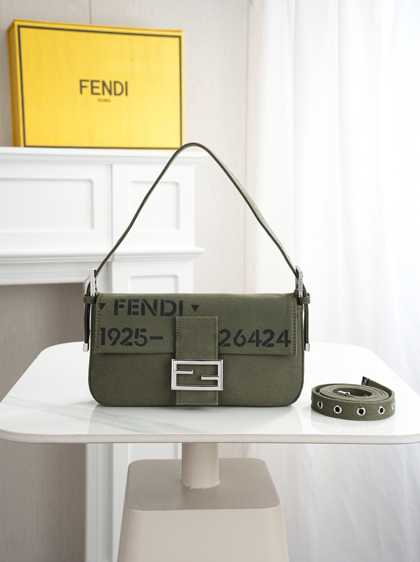 Fendi Vintage FEND1 vintage x15x4 Underarm Bag 001290