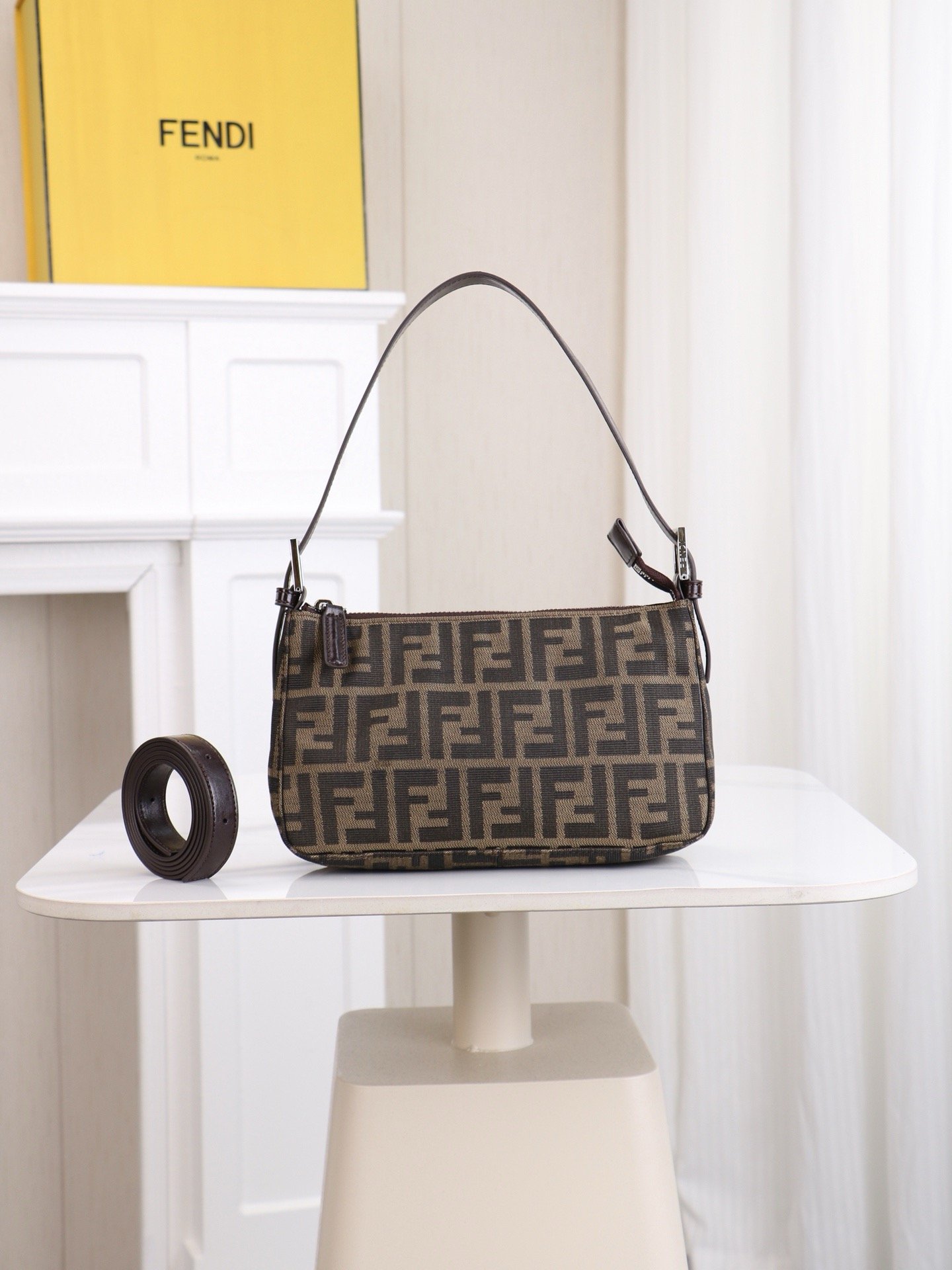 Fendi Vintage size x8x14 Underarm Bag 7725