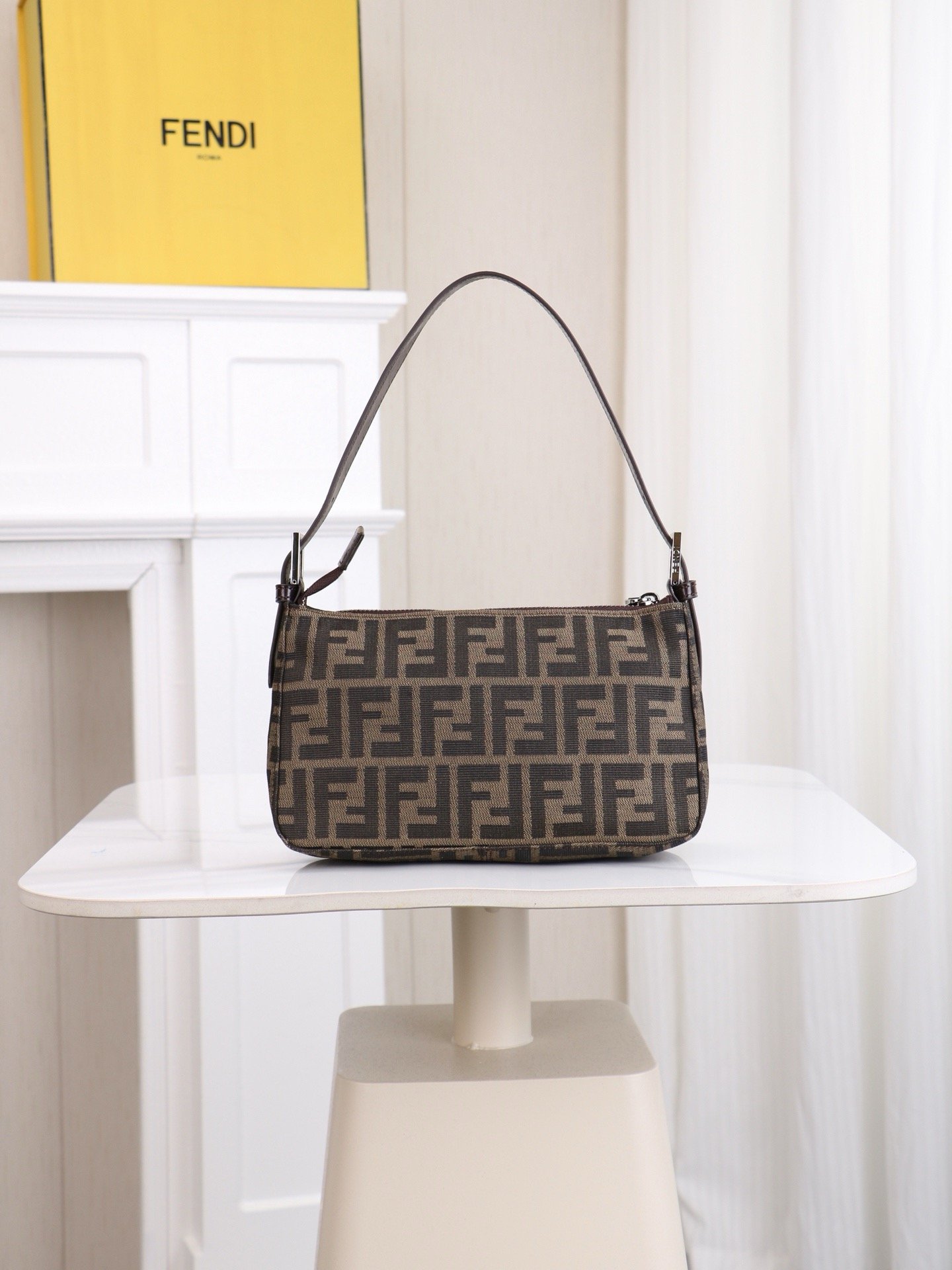 Fendi Vintage size x8x14 Underarm Bag 7725