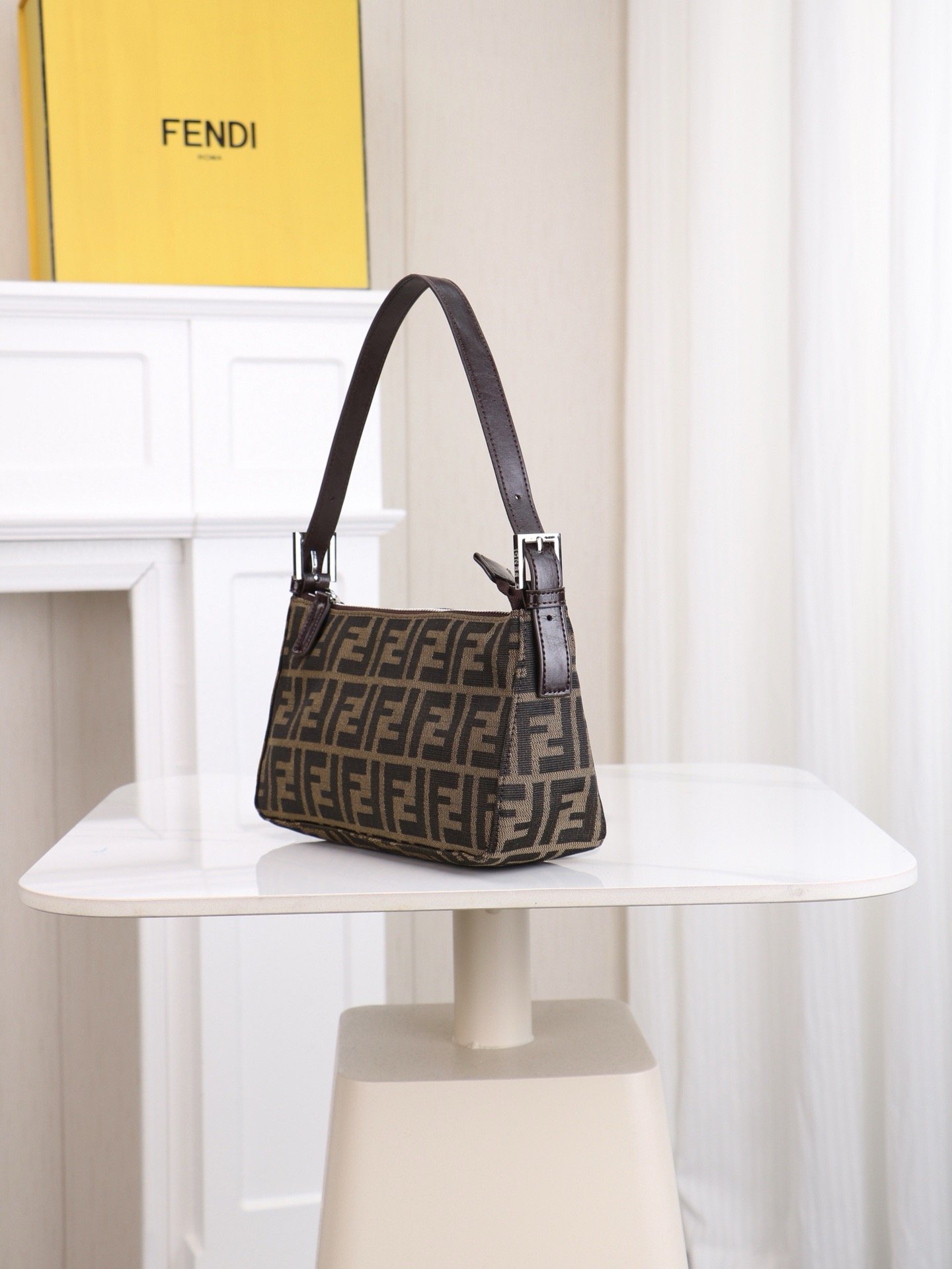 Fendi Vintage size x8x14 Underarm Bag 7725