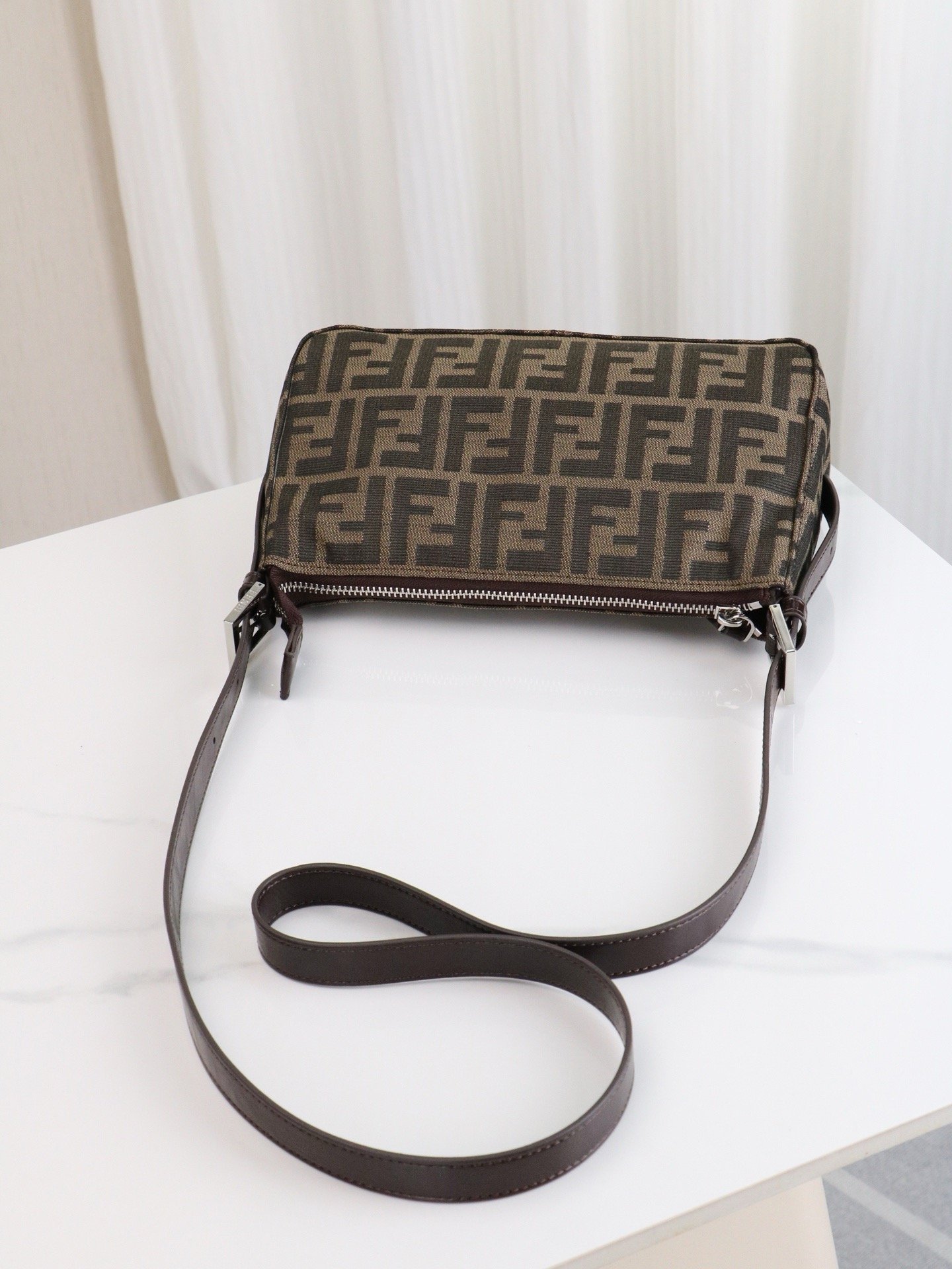 Fendi Vintage size x8x14 Underarm Bag 7725