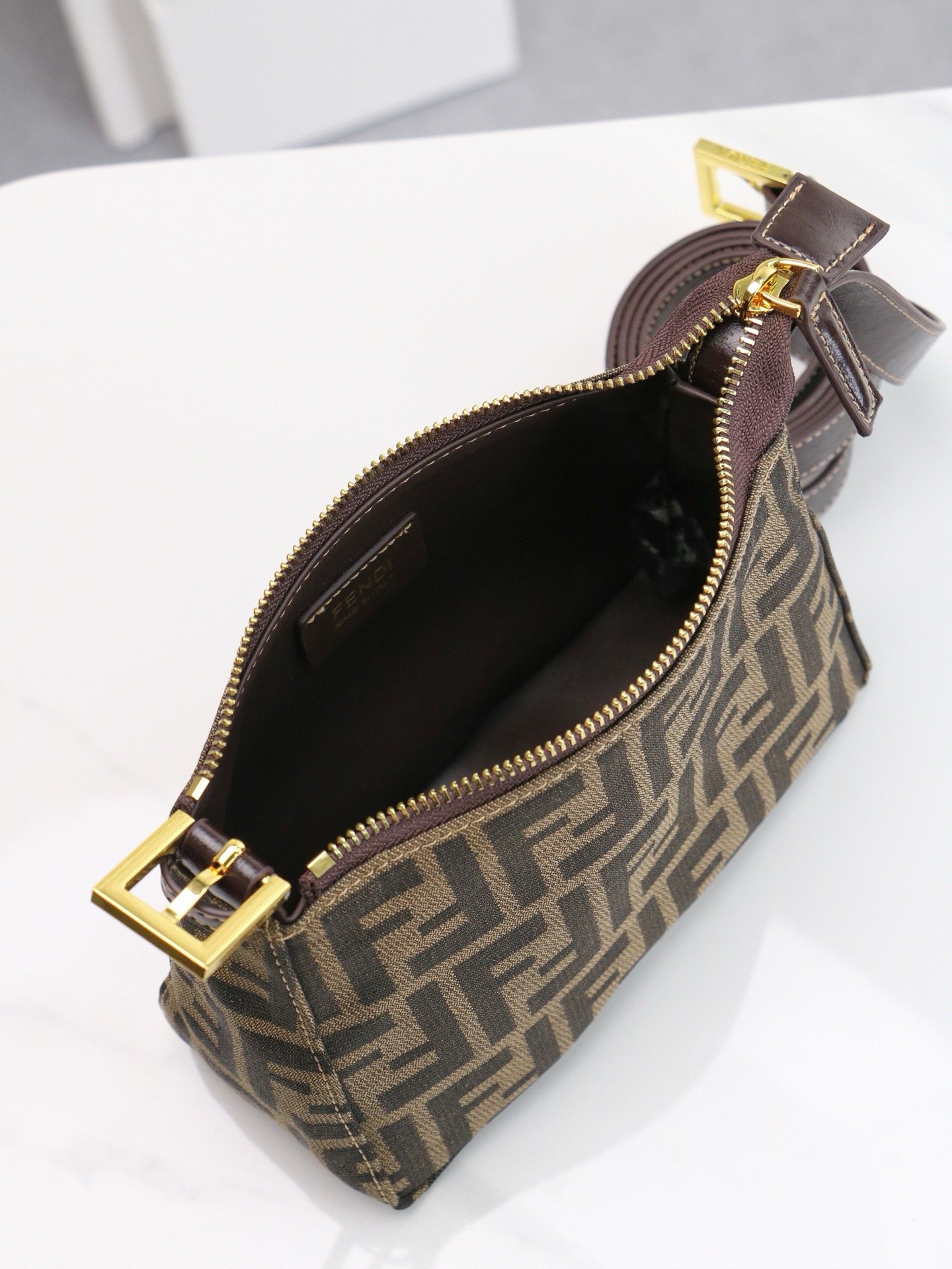 Fendi Vintage size x8x14 Small Underarm Bag 7725260