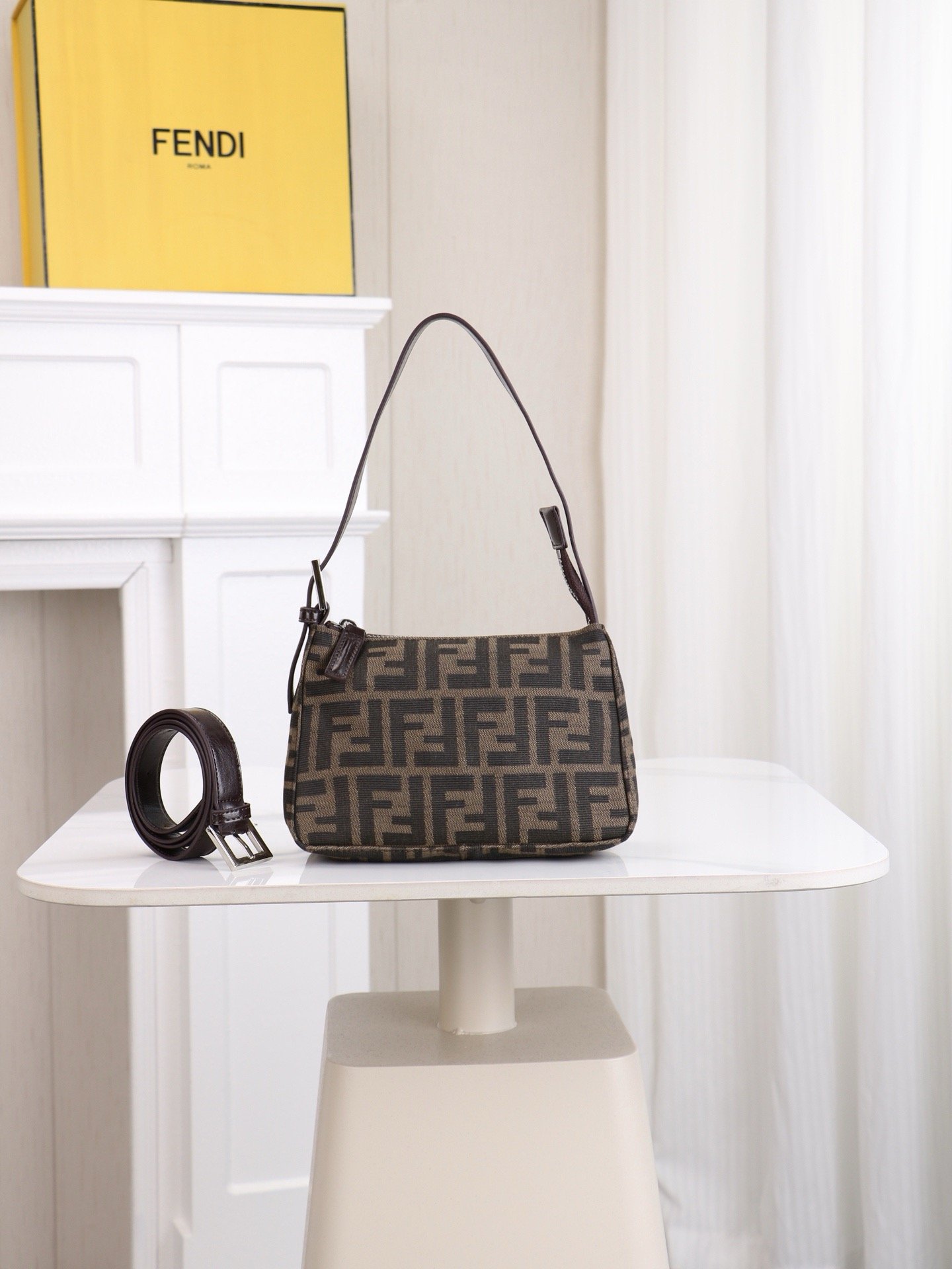 Fendi Vintage size x8x14 Small Underarm Bag 7725