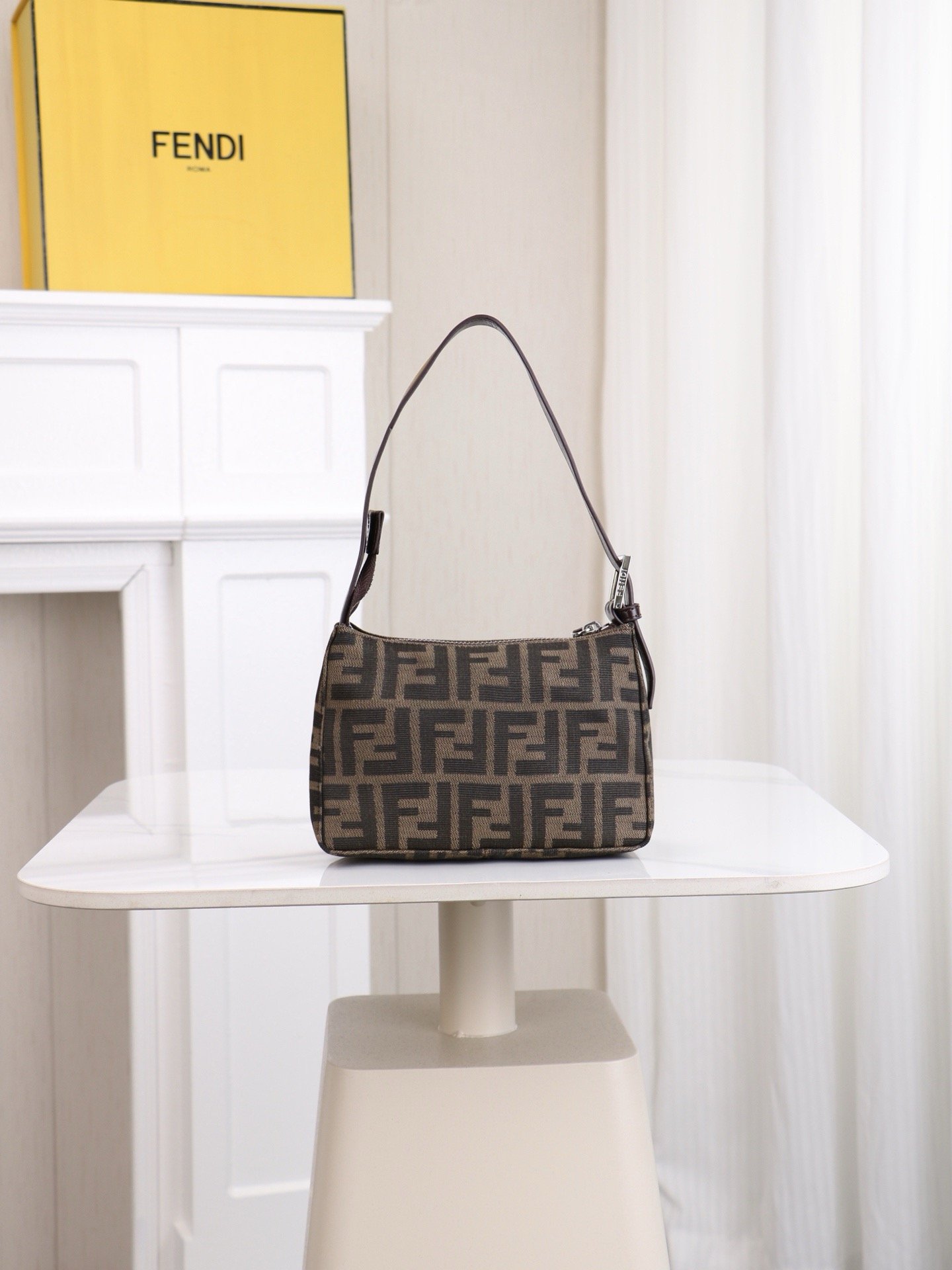 Fendi Vintage size x8x14 Small Underarm Bag 7725