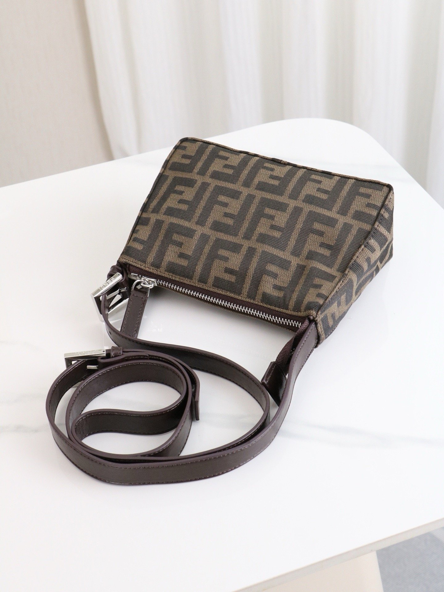 Fendi Vintage size x8x14 Small Underarm Bag 7725