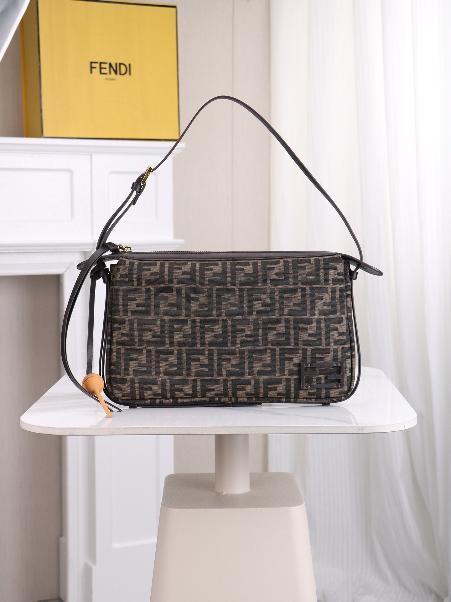 Fendi simply x4 x20cm Medium Bag 001320