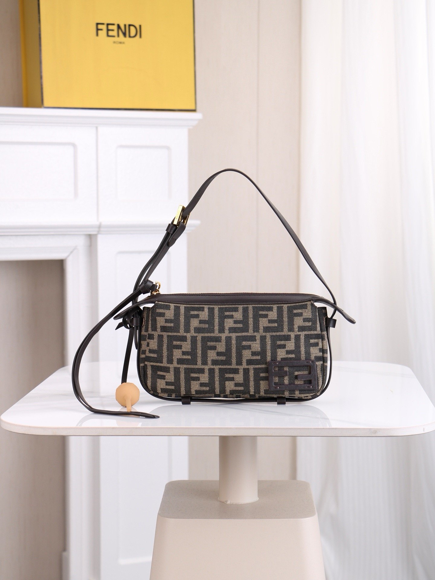 Fendi simply B65 x4 Mini Underarm Bag 001310