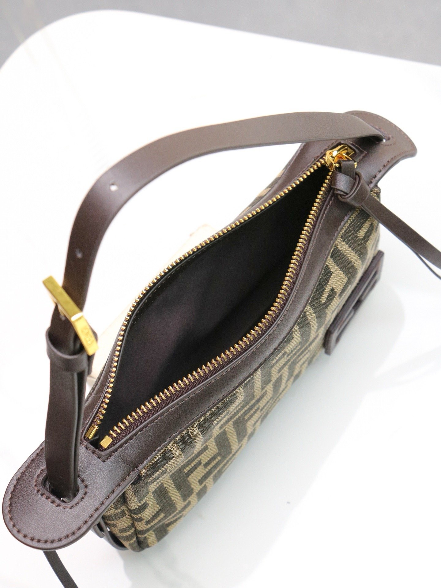 Fendi simply B65 x4 Mini Underarm Bag 001310