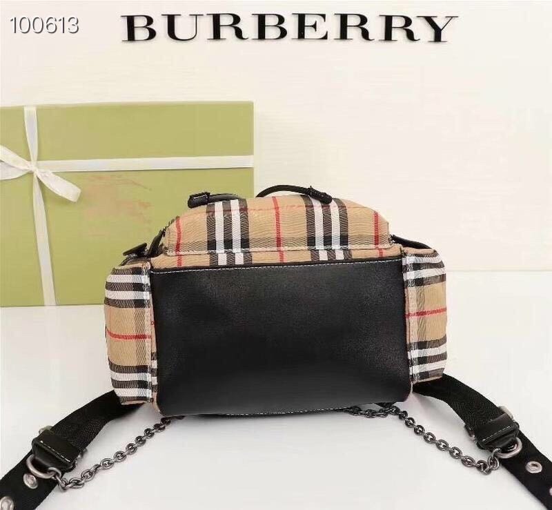 Burberry Vintage x14x33cm Medium Backpack 001420