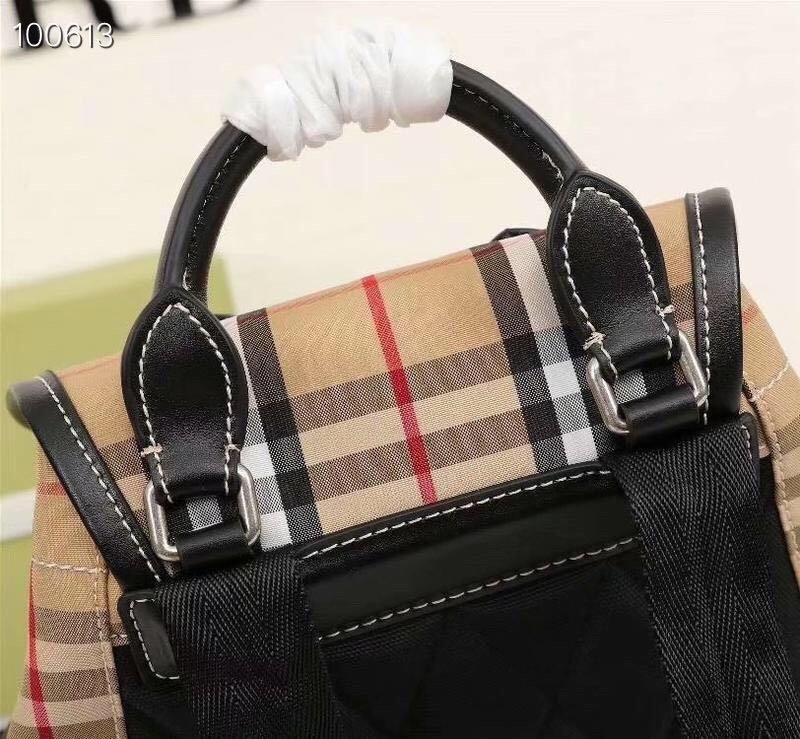Burberry Vintage x14x33cm Medium Backpack 001420
