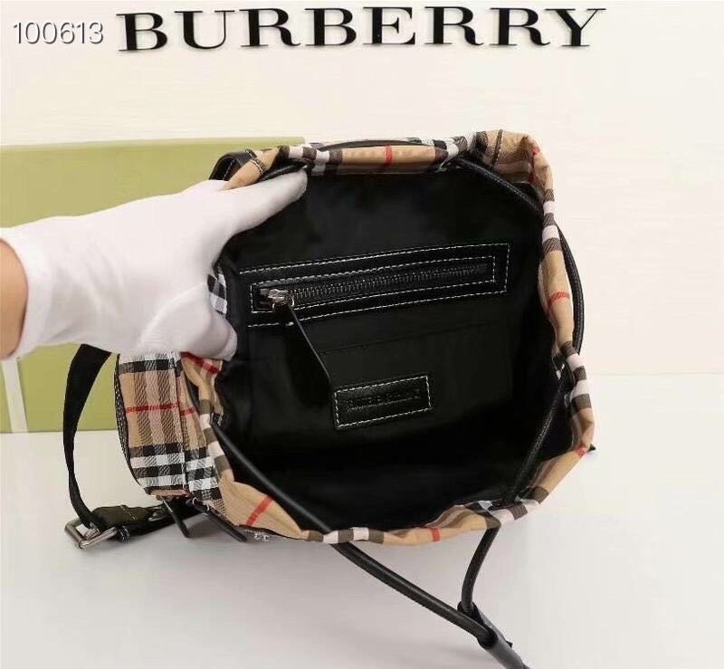 Burberry Vintage x14x33cm Medium Backpack 001420