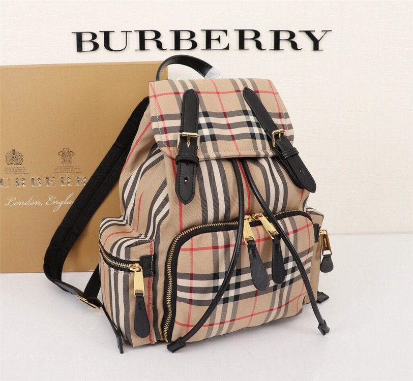 Burberry Vintage x14x33cm Medium Backpack 001420