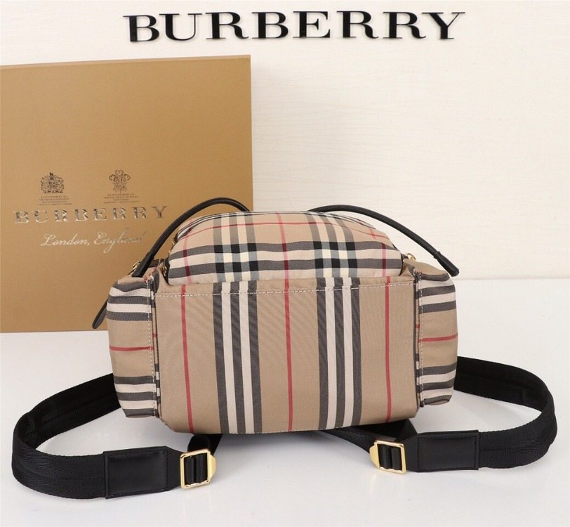 Burberry Vintage x14x33cm Medium Backpack 001420