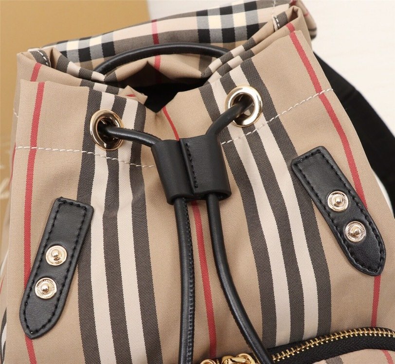 Burberry Vintage x14x33cm Medium Backpack 001420
