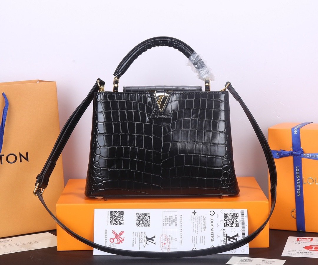 Louis Vuitton Pebbled Leather LV Taurillon Capucines Bag 001340