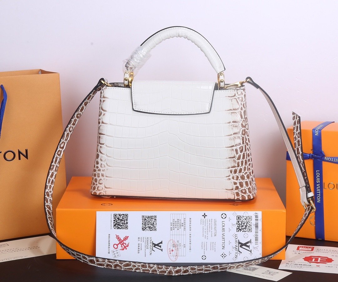 Louis Vuitton Pebbled Leather LV Taurillon Capucines Bag 001340