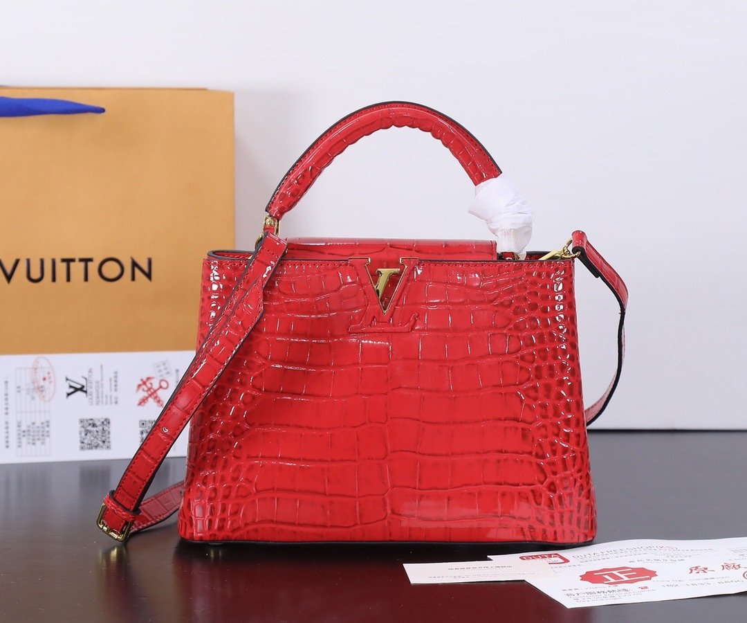 Louis Vuitton Pebbled Leather LV Taurillon Capucines Bag 001340