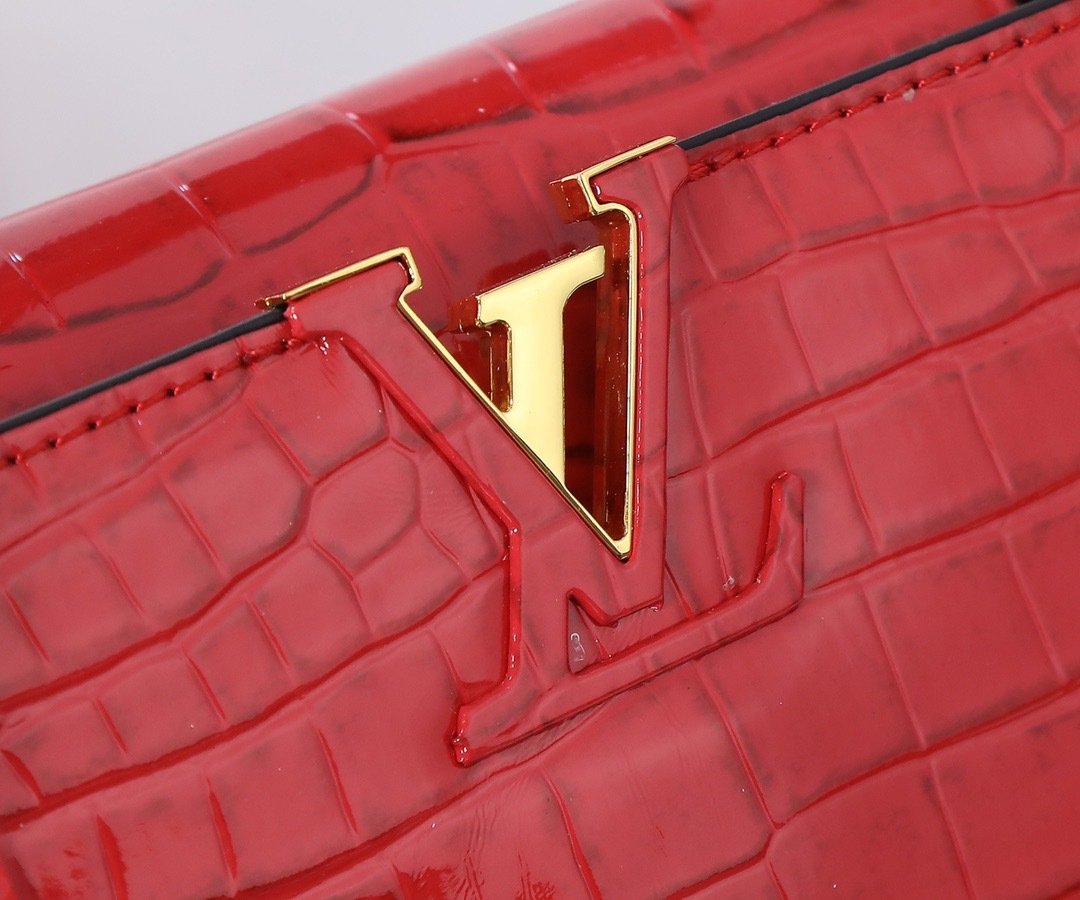 Louis Vuitton Pebbled Leather LV Taurillon Capucines Bag 001340
