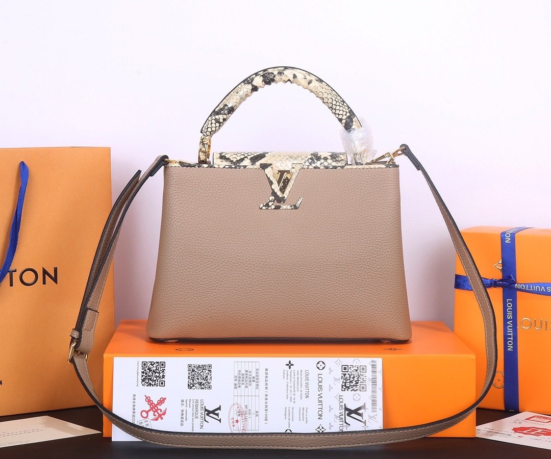 Louis Vuitton Pebbled Leather LV Taurillon Capucines Bag 001340