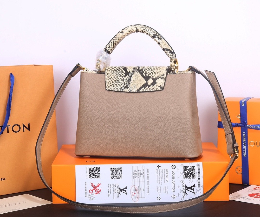 Louis Vuitton Pebbled Leather LV Taurillon Capucines Bag 001340