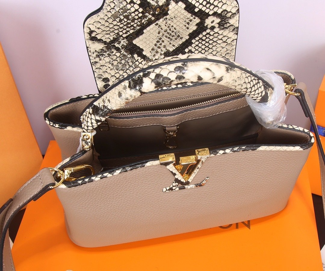 Louis Vuitton Pebbled Leather LV Taurillon Capucines Bag 001340