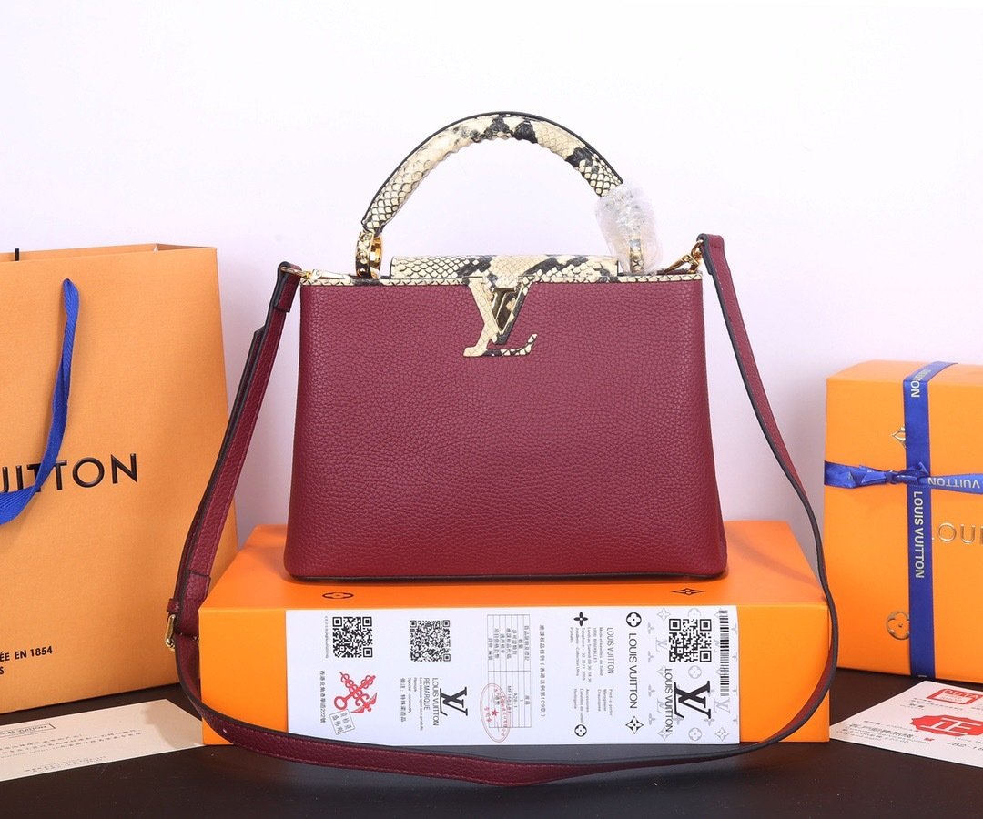 Louis Vuitton Pebbled Leather LV Taurillon Capucines Bag 001340