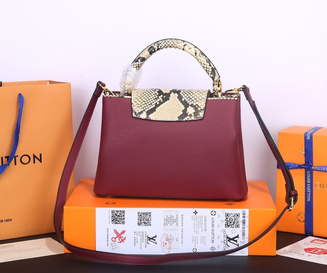 Louis Vuitton Pebbled Leather LV Taurillon Capucines Bag 001340