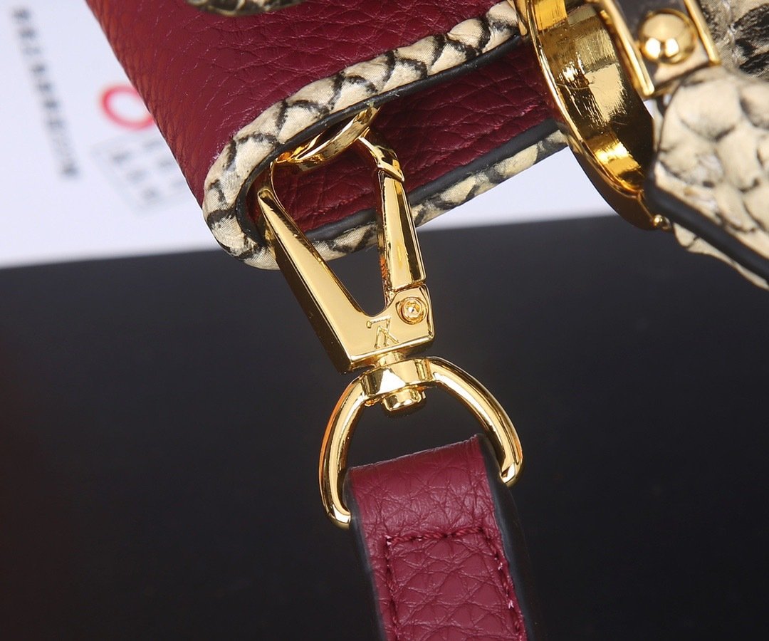 Louis Vuitton Pebbled Leather LV Taurillon Capucines Bag 001340