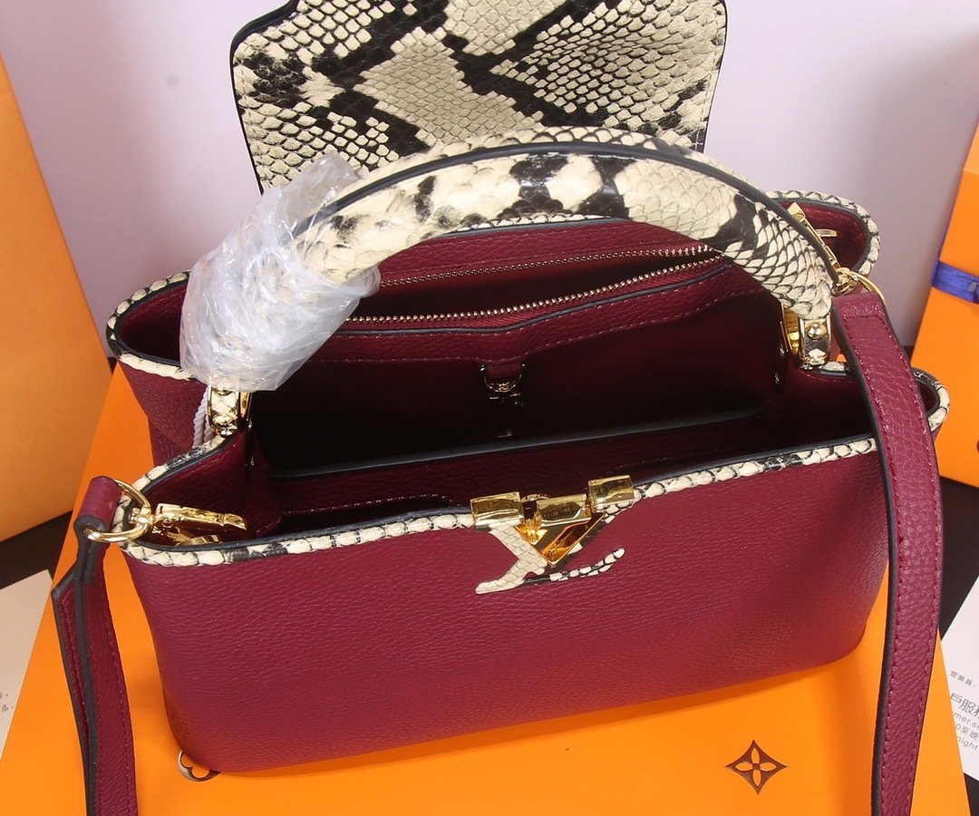 Louis Vuitton Pebbled Leather LV Taurillon Capucines Bag 001340
