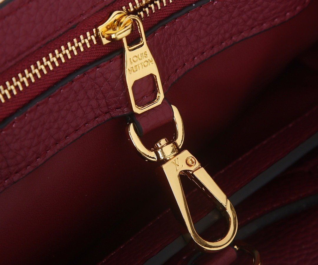 Louis Vuitton Pebbled Leather LV Taurillon Capucines Bag 001340