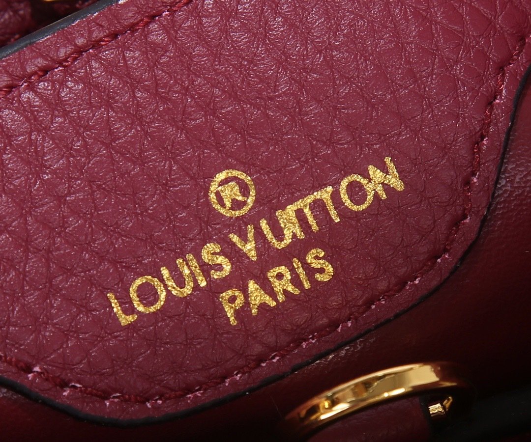 Louis Vuitton Pebbled Leather LV Taurillon Capucines Bag 001340