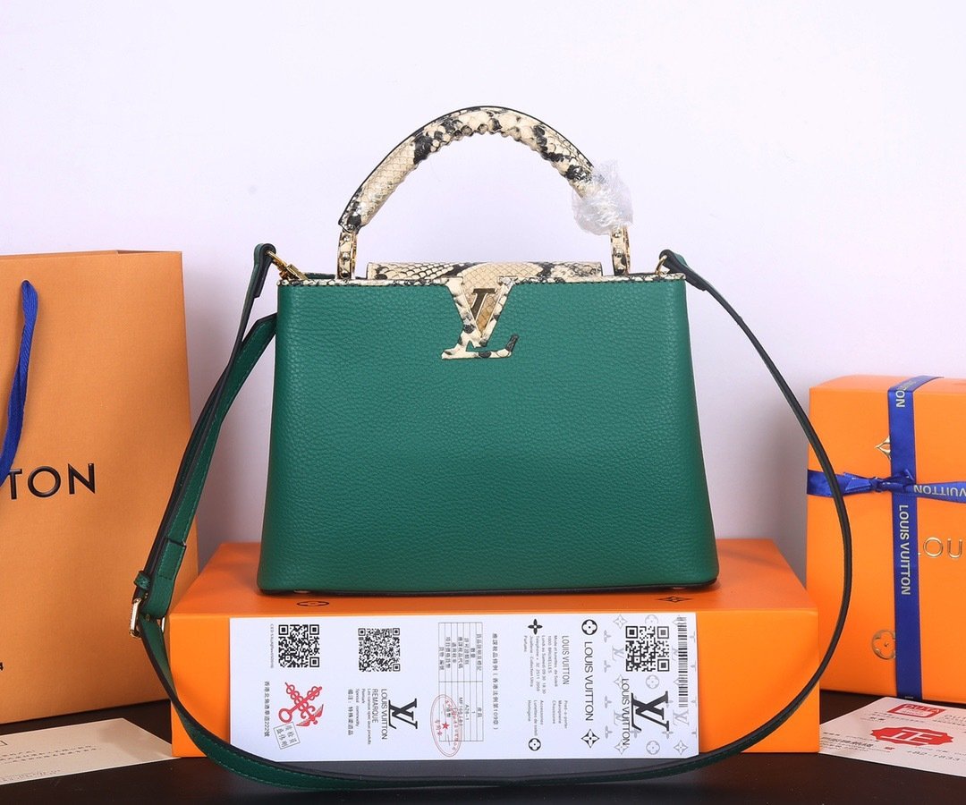 Louis Vuitton Pebbled Leather LV Taurillon Capucines Bag 001340