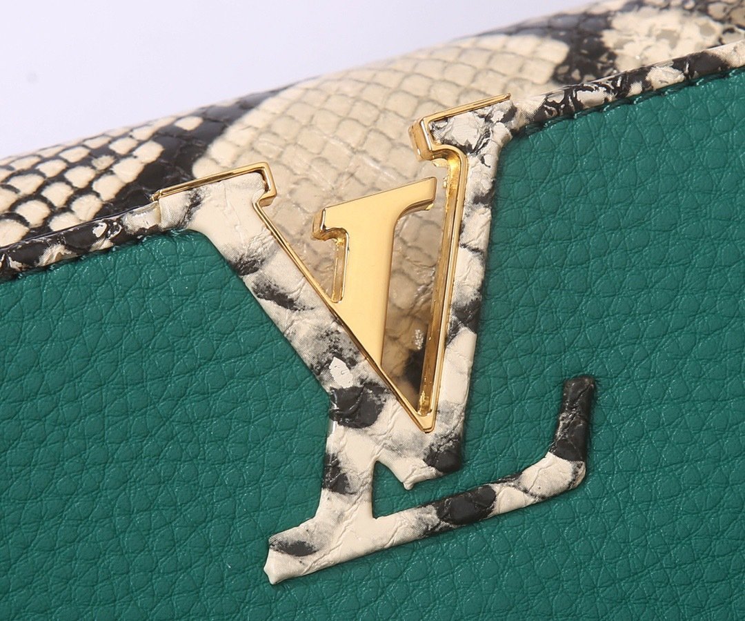 Louis Vuitton Pebbled Leather LV Taurillon Capucines Bag 001340
