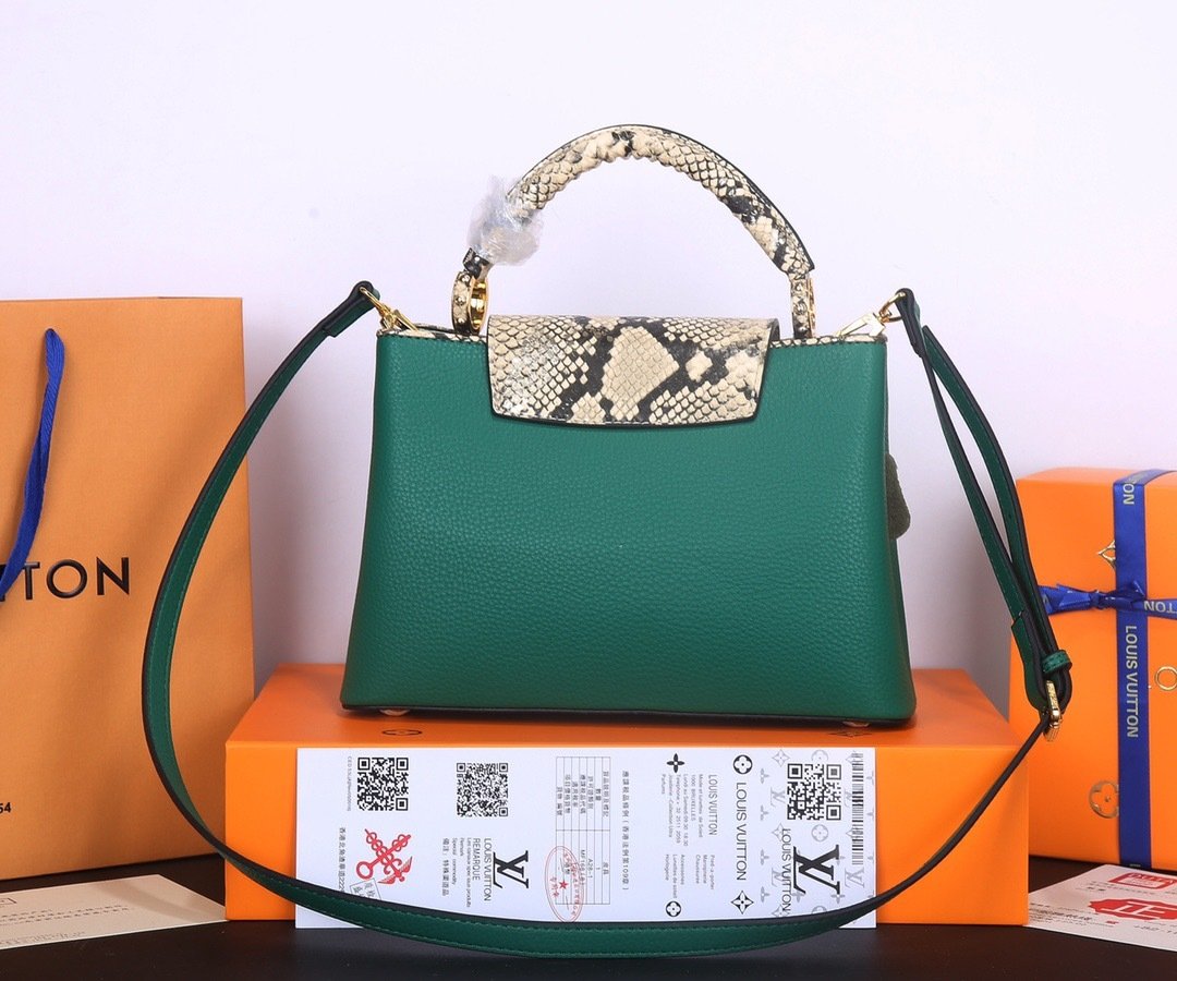 Louis Vuitton Pebbled Leather LV Taurillon Capucines Bag 001340