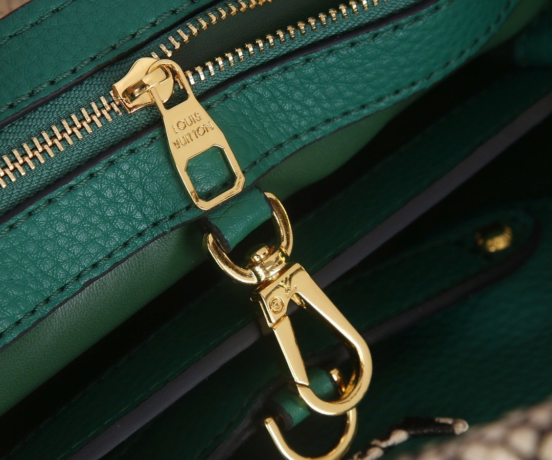 Louis Vuitton Pebbled Leather LV Taurillon Capucines Bag 001340