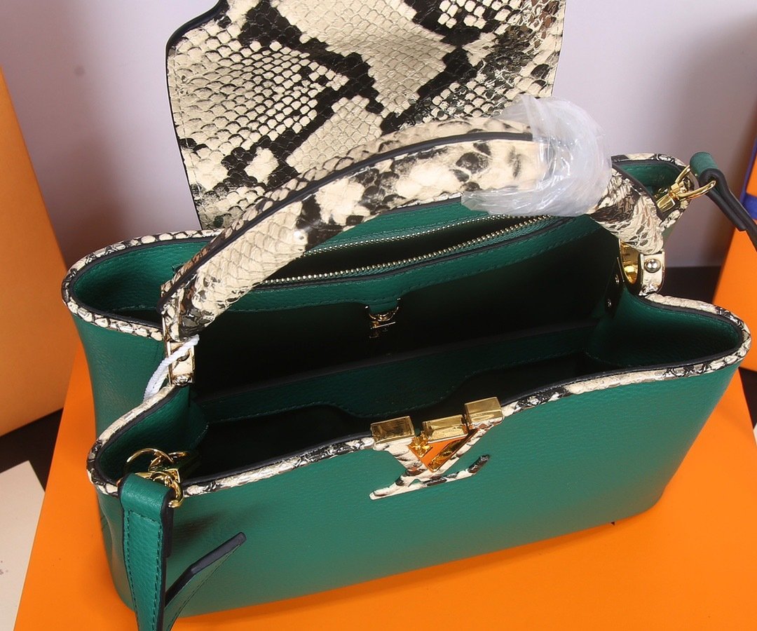 Louis Vuitton Pebbled Leather LV Taurillon Capucines Bag 001340
