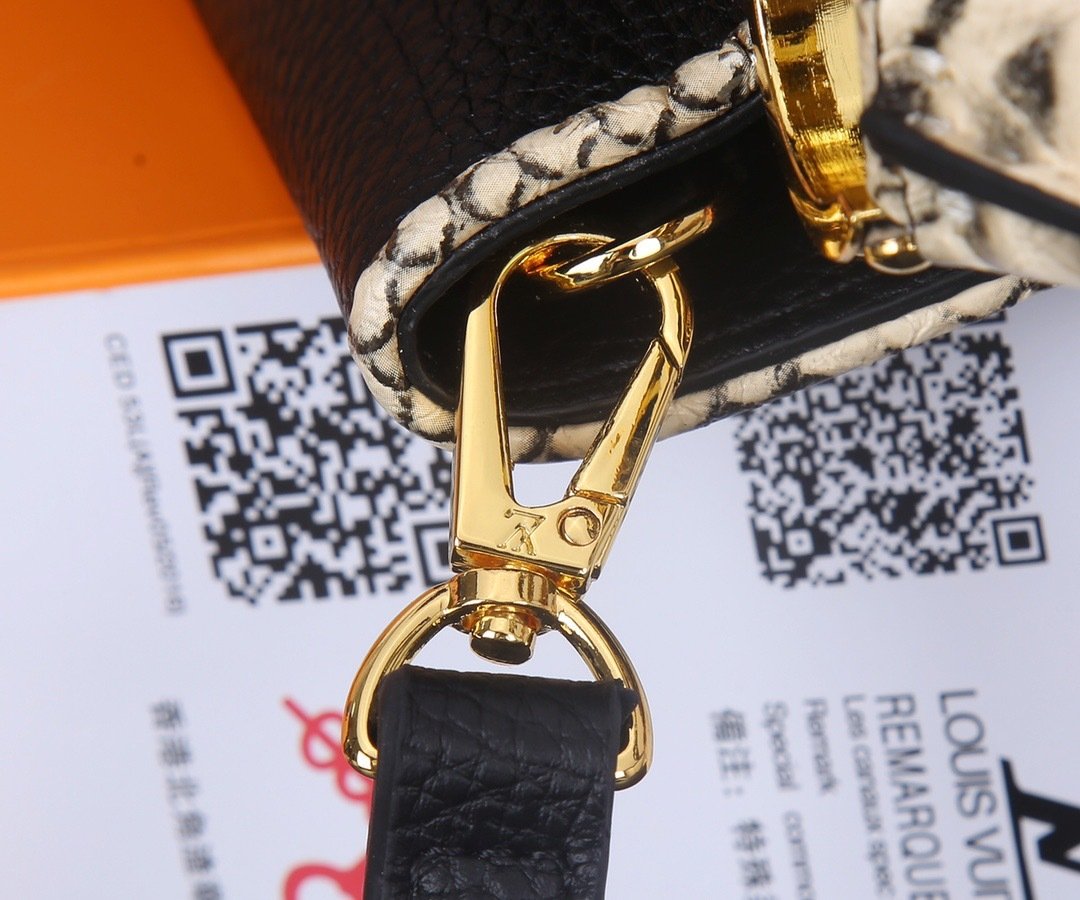 Louis Vuitton Pebbled Leather LV Taurillon Capucines Bag 001340