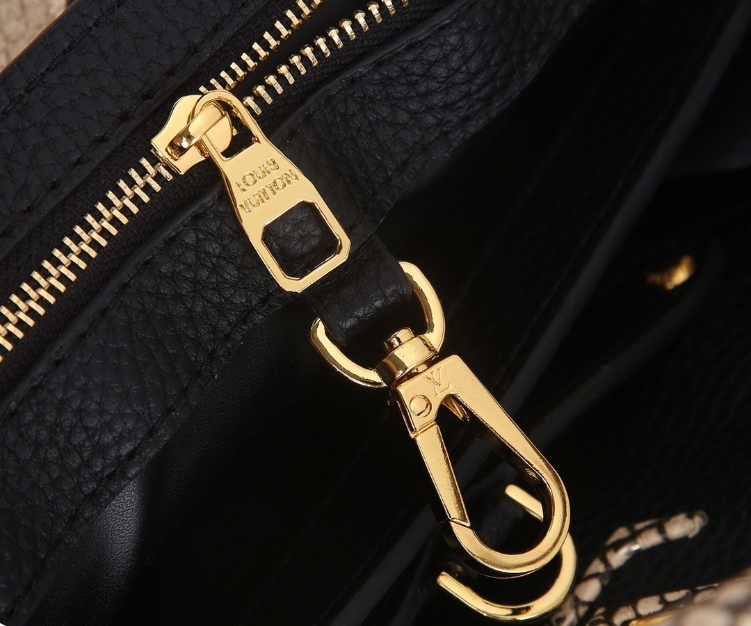 Louis Vuitton Pebbled Leather LV Taurillon Capucines Bag 001340