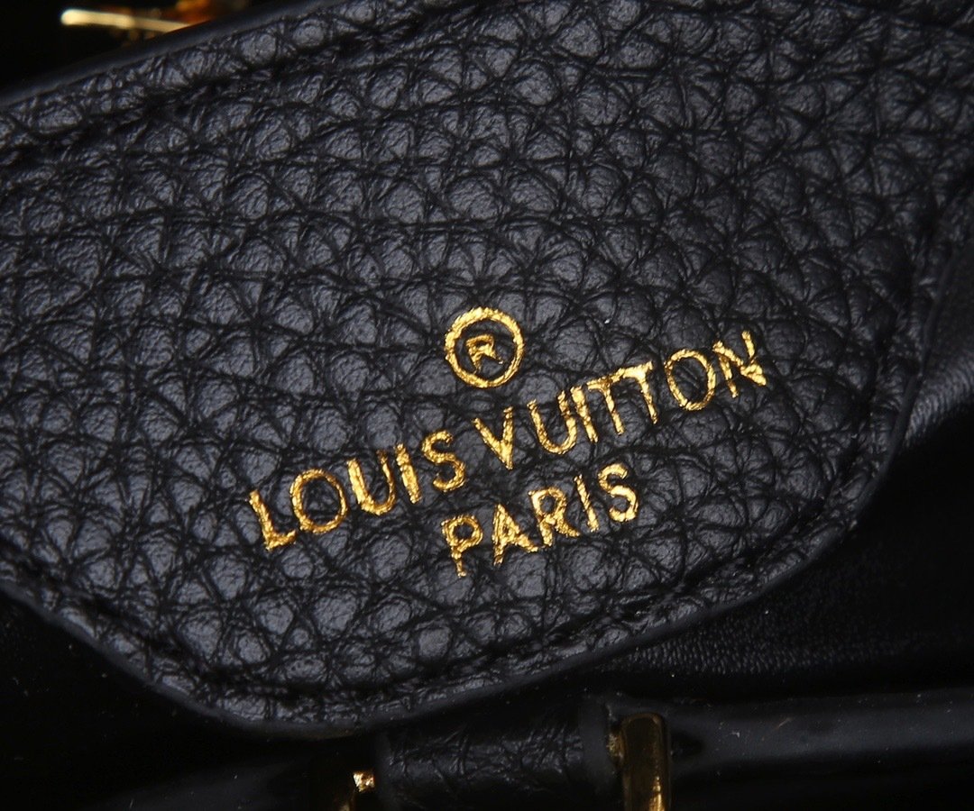 Louis Vuitton Pebbled Leather LV Taurillon Capucines Bag 001340