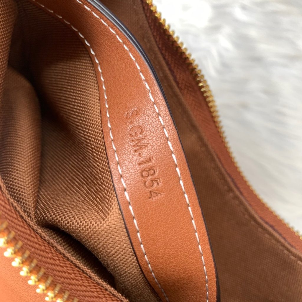 Celine C193953 cmX14cmX7cm Brown Underarm Bag C193953