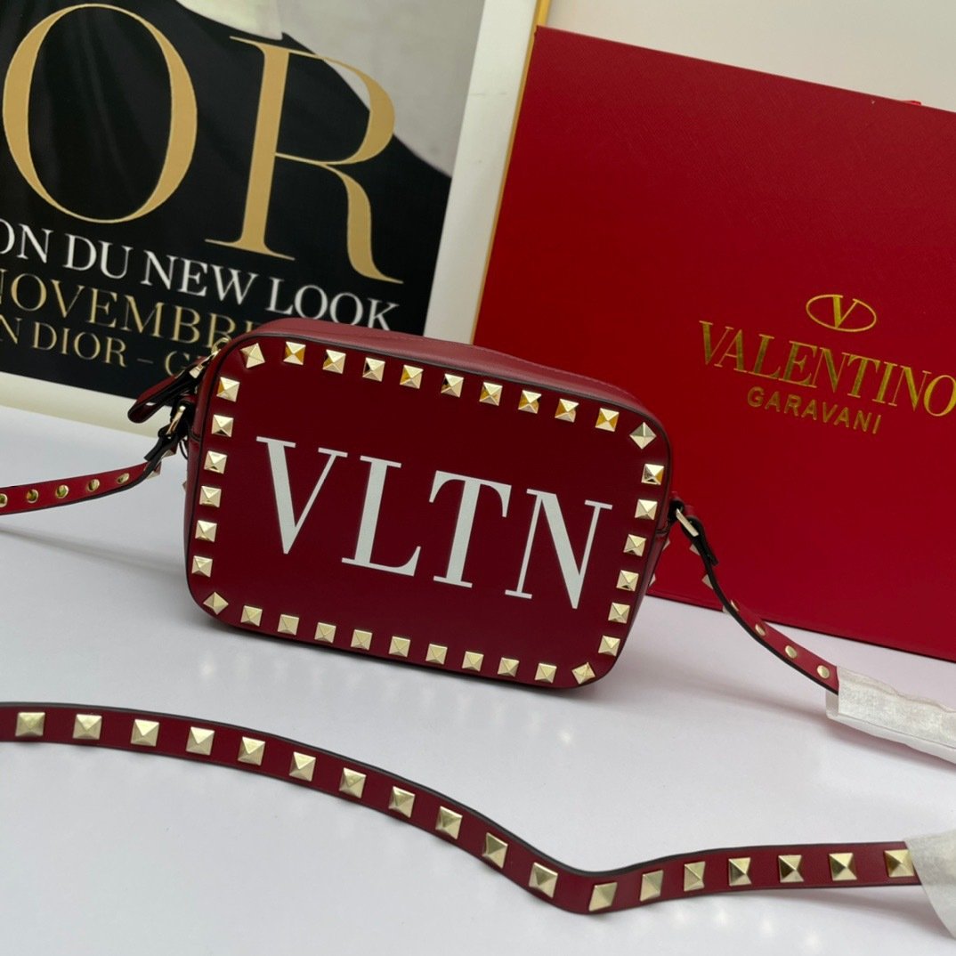 Valentino VLTN logo Gold Bag 001390