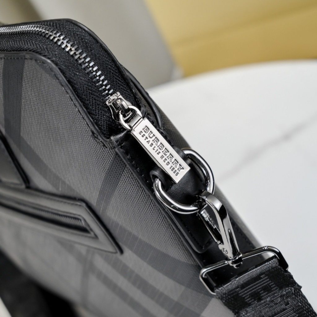 Burberry Brown Bag 001350