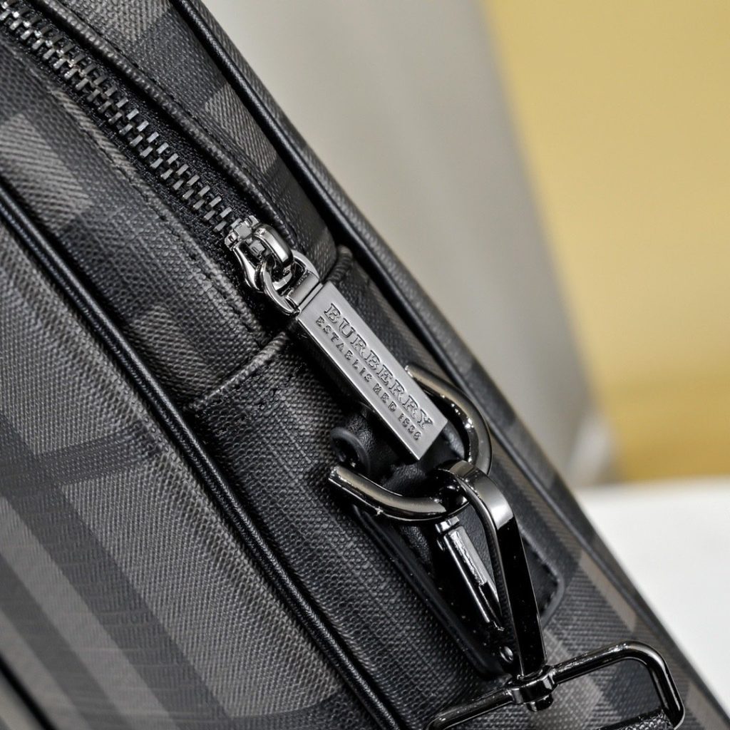Burberry Brown Bag 001350