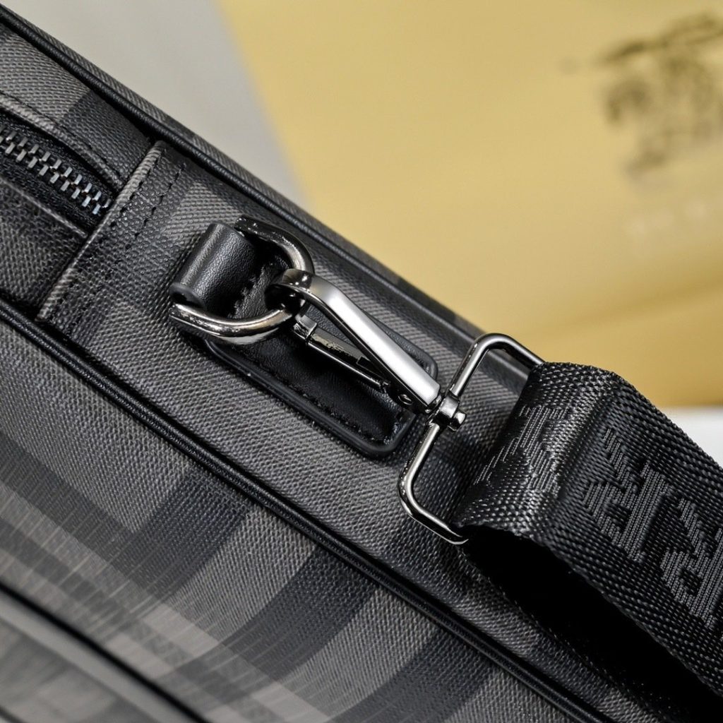 Burberry Brown Bag 001350
