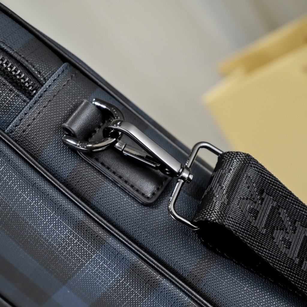 Burberry Brown Bag 001360